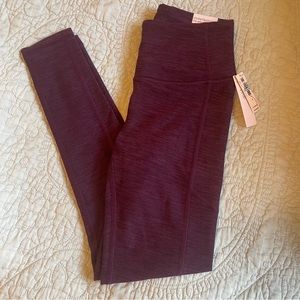 Victorias Secret NWT 7/8 Length Maroon Legging With Pockets Women’s size 2